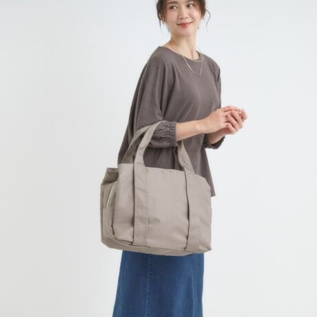 [^ԁFC7004066]yfUCzC[ƁȂOɃI[v|PbgA[͂̂g[gobOłBOƓɍ킹8̃|Pbg܂Bwʑ̃V_[xg̉́A㒅Ȃǂ|悤Ƀ[vɂȂĂ܂By@\zO\ȃV_[RtĂ̂2WAYłp܂B{̂ɝfނgpĂ܂Bǐʂ͉ivł͂܂jydlzE|PbgF~5 O~3EA4t@C[Ɩ̊֌WɂAۂFČꍇ܂B܂Ap\REX}[gtHȂǂ̊ɂA኱iƉ摜̃J[قȂꍇ܂Bd:480g