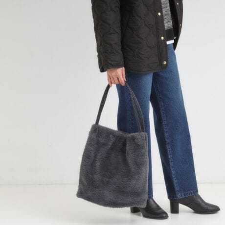 [^ԁFC7004053]yfUCzӂƂtFCNt@[ŏH~og[gobOłB傫߂ȃTCYŎg₷Ax[VbNȃJ[WJŃVvȃfUCȂ̂ŕLR[fBl[gɍ킹₷łBydlzE|PbgF~1Ɩ̊֌WɂAۂFČꍇ܂B܂Ap\REX}[gtHȂǂ̊ɂA኱iƉ摜̃J[قȂꍇ܂Bd:265g