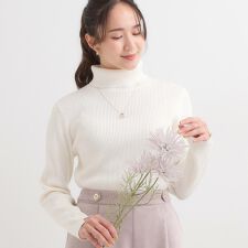 シューラルー(SHOOLARUE)の【絶妙なゆるピタ洗濯機可】ちくちくしにくい リブタートルネック やわらかニット