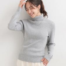 シューラルー(SHOOLARUE)の【絶妙なゆるピタ洗濯機可】ちくちくしにくい リブタートルネック やわらかニット