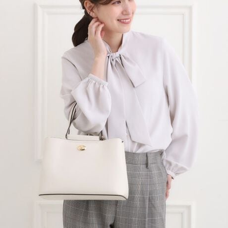 [^ԁFC7005003]yfUCztg̏|Cg̃g[gobOłBobO̒Ƀt@Xi[|PbgA厖Ȃ̂Ă̂ɕ֗łBnh͓|dlɂȂĂ܂̂ŁAGɒuۂȂǂɎ܂₷Ă܂By@\zO\ȃV_[RtĂ̂ŁA2WAYłp܂BydlzE|PbgF~1Ɩ̊֌WɂAۂFČꍇ܂B܂Ap\REX}[gtHȂǂ̊ɂA኱iƉ摜̃J[قȂꍇ܂Bd:560g(TvTCY)