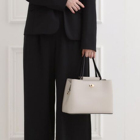 [^ԁFC7005003]yfUCztg̏|Cg̃g[gobOłBobO̒Ƀt@Xi[|PbgA厖Ȃ̂Ă̂ɕ֗łBnh͓|dlɂȂĂ܂̂ŁAGɒuۂȂǂɎ܂₷Ă܂By@\zO\ȃV_[RtĂ̂ŁA2WAYłp܂BydlzE|PbgF~1Ɩ̊֌WɂAۂFČꍇ܂B܂Ap\REX}[gtHȂǂ̊ɂA኱iƉ摜̃J[قȂꍇ܂Bd:560g(TvTCY)