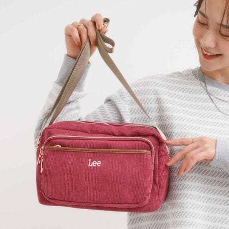 [^ԁFC7004050]yfUCzLeeʒ̃V_[obOłBH~炵R[fCfނgp܂BC[ɂ́A600ml̃ybg{gœ܂Btgɂ̓t@Xi[|Pbg2Awʂɂ2̃I[v|PbgA|PbgȂ̂ŉו̎dɕ֗łBC[ƃtg|Pbg͈2ɂĂ̂Ŏg肪ǂłBydlzE|PbgFO~4 ~3Ɩ̊֌WɂAۂFČꍇ܂B܂Ap\REX}[gtHȂǂ̊ɂA኱iƉ摜̃J[قȂꍇ܂Bd:285g(TvTCY)