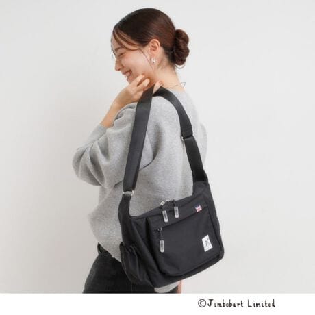 [^ԁFC7004074]W{o[g~V[[̃R{iłBV[Y̓lRƃh[ic킹V[[IWĩl[t܂BW{o[g2009NɃCXg[^[̃WF[XEEH[hɂăhŐݗ܂B̓Ǝ̃X^CŐlX̓ʂȂ̂ɕςĂAȖ͂ÃA[gIŁA퐶ɗVѐSƎvɂ҂łByfUCztgɗ̃|Pbgt~hTCỸV_[obOłBOƓɍ킹8̃|PbĝŁAו̎dɕ֗łBEOOʂɃt@Xi[|Pbg~1EOEɃI[v|Pbg~2EOwʂɃI[v|Pbg~1At@Xi[|Pbg~1EɃI[v|Pbg~2At@Xi[|Pbg~1n͑vgɂĂ܂̂ŁAJɂnbs[ȋCɂȂ܂Bin͑̂ߕ̏oɌ̍܂B\߂BjydlzE|PbgF~3 O~5y@\z{̂ɂ͝fނgpĂ܂Bǐʂ͉ivł͂܂BjƖ̊֌WɂAۂFČꍇ܂B܂Ap\REX}[gtHȂǂ̊ɂA኱iƉ摜̃J[قȂꍇ܂Bd:340g