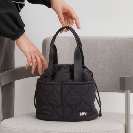 [^ԁFC7004059]yfUCzLeeʒ̋ВV_[łBN炵Ђ傤Lg{܂BRƂtHŃRpNgȌڂłA}`肠KvŒ̂̂^ׂTCYłBO|PbgtȂ̂łƂĂ̂ɕ֗łByfUCzO\ȃV_[RtĂ܂̂2WAYłp܂BydlzE|PbgFO~2 ~2Ɩ̊֌WɂAۂFČꍇ܂B܂Ap\REX}[gtHȂǂ̊ɂA኱iƉ摜̃J[قȂꍇ܂Bd:270g(TvTCY)