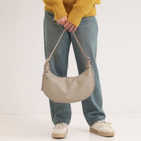 [^ԁFC7004077]yfUCzč̃nggh|CgɂȂĂV_[obOłBOʂɂ͐[߂̃|Pbg͂AX}zȂǂ̂ɕ֗łBV_[͌e[vɂĂ̂ŁAꂢڂ̕₷悤Ɏdグ܂BydlzE|PbgFO~1 ~3Ɩ̊֌WɂAۂFČꍇ܂B܂Ap\REX}[gtHȂǂ̊ɂA኱iƉ摜̃J[قȂꍇ܂BdʁF350g