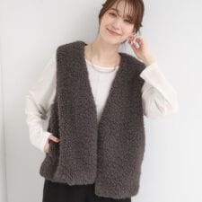 シューラルー(SHOOLARUE)のふわふわファーベスト