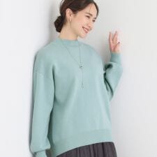 シューラルー(SHOOLARUE)の【洗える毛玉レス】表面がきれいなハイネックバックスリットニット