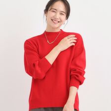 シューラルー(SHOOLARUE)の【洗える毛玉レス】表面がきれいなハイネックバックスリットニット