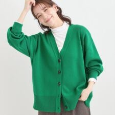 シューラルー(SHOOLARUE)の【洗える毛玉レス】表面がきれいなVネックカーディガン