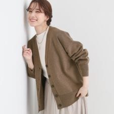 シューラルー(SHOOLARUE)の【洗える毛玉レス】表面がきれいなVネックカーディガン
