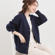 シューラルー(SHOOLARUE)の【洗える毛玉レス】表面がきれいなVネックカーディガン