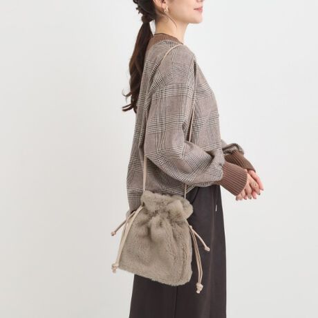 [^ԁFC7004069]yfUCzG肽ȂӂӂƂtFCNt@[gp܂BZ߂̃nh͎O\Ȃ̂ŁA΂ߊ|̃V_[ƂĂAZnhŎ莝ł2wayŎg܂Bʂ͉ɂ悤ɍfނɂ܂BydlzE|PbgF~2Ɩ̊֌WɂAۂFČꍇ܂B܂Ap\REX}[gtHȂǂ̊ɂA኱iƉ摜̃J[قȂꍇ܂Bd:180g