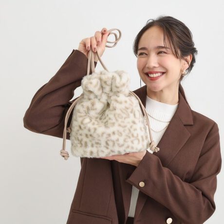 [^ԁFC7004069]yfUCzG肽ȂӂӂƂtFCNt@[gp܂BZ߂̃nh͎O\Ȃ̂ŁA΂ߊ|̃V_[ƂĂAZnhŎ莝ł2wayŎg܂Bʂ͉ɂ悤ɍfނɂ܂BydlzE|PbgF~2Ɩ̊֌WɂAۂFČꍇ܂B܂Ap\REX}[gtHȂǂ̊ɂA኱iƉ摜̃J[قȂꍇ܂Bd:180g