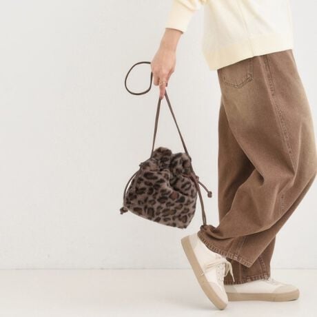 [^ԁFC7004069]yfUCzG肽ȂӂӂƂtFCNt@[gp܂BZ߂̃nh͎O\Ȃ̂ŁA΂ߊ|̃V_[ƂĂAZnhŎ莝ł2wayŎg܂Bʂ͉ɂ悤ɍfނɂ܂BydlzE|PbgF~2Ɩ̊֌WɂAۂFČꍇ܂B܂Ap\REX}[gtHȂǂ̊ɂA኱iƉ摜̃J[قȂꍇ܂Bd:180g