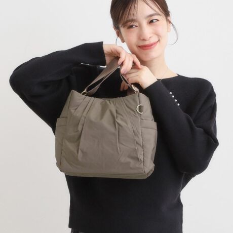 [^ԁFC7004090]yfUCz{̑OʂɏȂ^bNfUC̃V_[obOłBڂӂ炵ĂĂ킢炵ۂłBẼTCh|PbgAC[̑OɃI[v|PbgAwʂɃt@Xi[|PbgƁA|Pbgוd̂ɕ֗łBydlzE|PbgF~3it@Xi[t~1j O~4it@Xi[t~1jƖ̊֌WɂAۂFČꍇ܂B܂Ap\REX}[gtHȂǂ̊ɂA኱iƉ摜̃J[قȂꍇ܂Bd:215g