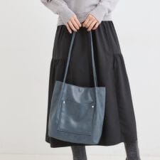 つや合皮つまみハンドルトートバッグ