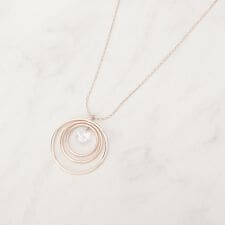 シューラルー(SHOOLARUE)のビッグゆれるダイヤ調パーツスライダーネックレス