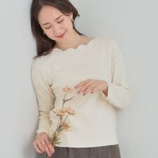 【洗濯機可S-LL】スカラップネックが上品な ビジュー付きニット