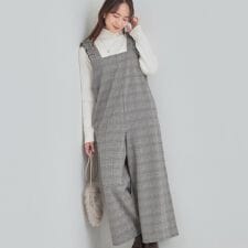 シューラルー(SHOOLARUE)のチェック柄フリルサロペット