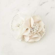 【セレモニー】上品に彩る ダブルフラワーコサージュ