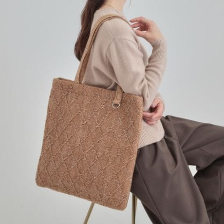 [^ԁFC7004100]yfUCziq̃nŃgĥg[gobOłB傫߂ȃTCYŁATuobOƂĂ߂łBnhɋtĂ̂ŁAL[z_[`[t̂ɕ֗łBydlzE|PbgF~1Ɩ̊֌WɂAۂFČꍇ܂B܂Ap\REX}[gtHȂǂ̊ɂA኱iƉ摜̃J[قȂꍇ܂Bd:265g