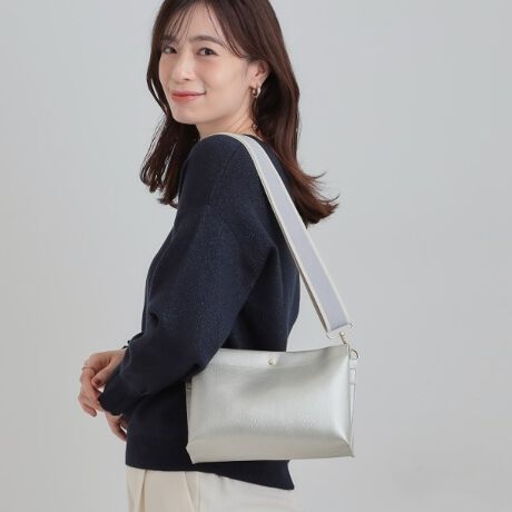 [^ԁFC7005012]yfUCzzF̃V_[xg|Cgɂ3w̃obOłBwʂɂ̓I[v|PbgtĂ܂̂ŁAƂĂ̂ɕ֗łBydlzE|PbgFO~1Ɩ̊֌WɂAۂFČꍇ܂B܂Ap\REX}[gtHȂǂ̊ɂA኱iƉ摜̃J[قȂꍇ܂Bd:315g