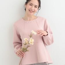 【セットアップ可S-LLなめらかタッチ】上品見え フェイクパール付きペプラムトップス