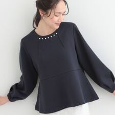 【セットアップ可S-LLなめらかタッチ】上品見え フェイクパール付きペプラムトップス