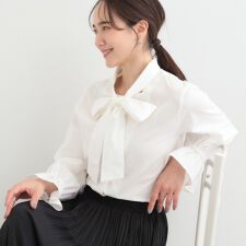 【洗濯後しわになりにくいUVS-LL】大人っぽく着られる キャンディースリーブ リボンブラウス