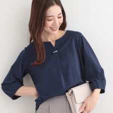 【多機能】パール調付きカットブラウス