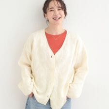 無地柄がコーデのアクセントに Vネックカーディガン
