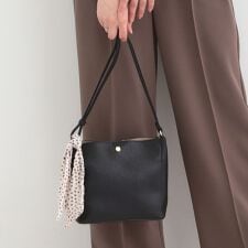 スカーフ付きショルダーバッグ