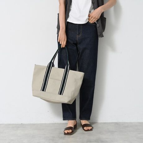 [^ԁFF5804024]yfUC|CgzԂ̃LoXƃIWie[vgpg[gBSVɃAbvf[gBłׂ݂̗̍̂YLoXgp܂BVF3Fg̃IWie[v|CgłBtgɃ|PbgA{̂ƐF킹uhShJ{VvȂ̂fUCBJ̓t@Xi[dlŁAgȂ̂|CgBٓ₨zA|[`ȂǓĝ̂͂MTCYłByX^CO|CgzJWAeCXg̒ɂAn̂锿zƃ|CgJ[̃e[vgpĂ̂ŁA悭ȂꂽX^Cɂ܂Ƃ߂ĂACełBJWAX|[eBAꂢ߃X^C܂ŕLg܂Byfރ|CgzźwLoXxƂĂ΂AuQij荇킹ĕDvȐnv̂Ƃ܂B͏vȂƁBD́A݂ɕ݂ĐDĂ邽߁AvŖCɋĂ܂B܂Az͎gނقǂɖoāA_炩Ȃ邱Ƃ̂ЂƂłB炪gނтɖoĂ镗ɂȂĂ̂ÿ݂ł܂BydlzE|PbgF~2 O~1EA4t@C[Ɩ̊֌WɂAۂFČꍇ܂B܂Ap\REX}[gtHȂǂ̊ɂA኱iƉ摜̃J[قȂꍇ܂Bd:320g