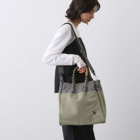 [^ԁFS3804024]yfUC|CgzJtȃR[hڂ䂭g[gDessinԂ̐lCobOłBybg{gA|[`Ȃǂ͂^ubg⏑ނ[\Bgĥ钅E\ȑ̃V_[tBS38|02410̒ǉiɂȂ܂ByX^CO|Cgz}bgȃiCgpBVbNȈۂŎĝŁAꂢ߂JWA܂ŕLg܂Byfރ|Cgz悢̃iCfނɂꂼ̐Fɂ^|CggŌ邱ƂŁAJWA͂VbNȃX^Cɂ킹₷fUCBydlzE|PbgF~3Ɩ̊֌WɂAۂFČꍇ܂B܂Ap\REX}[gtHȂǂ̊ɂA኱iƉ摜̃J[قȂꍇ܂Bd:400g