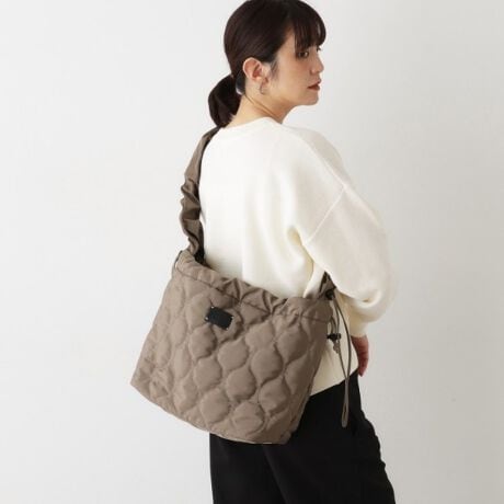 [^ԁFF5804025]yfUC|CgzЂ傤񕿂̎hJڂV_[obOBVvłȂ݊̂钆ȃLeBÕfUĆAJWAȃX^C炫ꂢڂȒȂɂ悭ALR[fBl[gɊ􂵂܂BobOi邱ƂŃXgOobOɕςAgȂdlɂȂĂ܂BV_[̃TChRăMU[񂹂ƁAV[OfUCɂȂωfBe[|CgłByfރ|Cgzȓ̃LeBOH{fނłBydlzE|PbgF~1EA4t@C[Ɩ̊֌WɂAۂFČꍇ܂B܂Ap\REX}[gtHȂǂ̊ɂA኱iƉ摜̃J[قȂꍇ܂Bd:315g