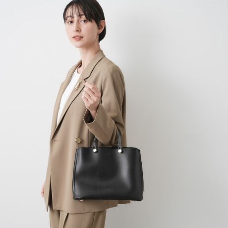 [^ԁFF5805020]yfUC|Cgziӂ郌U[fނgpAoCJ[fUC|Cg̃obOBۂ݂̂nhƃS[h肰Ȃ؂₩YAtH[}ȃX^Cɂ݂܂BC[͈Sȃt@Xi[dlB܂AOɂ͊ԌL|PbĝŁAו𐮗ڂĎ[₷łBfC[łȂIP[WɂΉłACełB2wayŎg钅E\ȃV_[xgtĂ܂BydlzE|PbgF~2Ɩ̊֌WɂAۂFČꍇ܂B܂Ap\REX}[gtHȂǂ̊ɂA኱iƉ摜̃J[قȂꍇ܂Bd:450g(TvTCY)