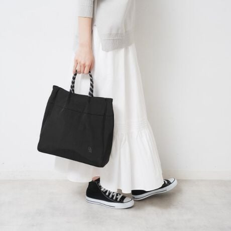 [^ԁFS3805300]yfUC|CgzJtȃR[hڂ䂭g[gDessinԂ̐lCobOłBybg{gA|[`Ȃǂ͂^ubg⏑ނ[\Bgĥ钅E\ȑ̃V_[tBS38|04024̒ǉiɂȂ܂ByX^CO|Cgz}bgȃiCgpBVbNȈۂŎĝŁAꂢ߂JWA܂ŕLg܂Byfރ|Cgz悢̃iCfނɂꂼ̐Fɂ^|CggŌ邱ƂŁAJWA͂VbNȃX^Cɂ킹₷fUCBydlzE|PbgF~3Ɩ̊֌WɂAۂFČꍇ܂B܂Ap\REX}[gtHȂǂ̊ɂA኱iƉ摜̃J[قȂꍇ܂Bd:395g