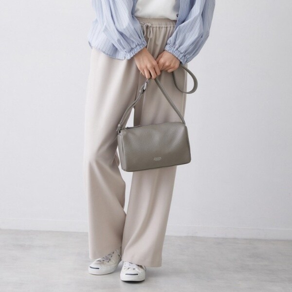 【軽量】本革スクエアショルダーバッグ