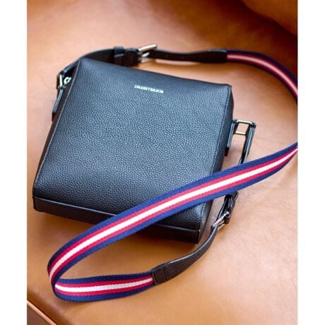 [^ԁF08601029]VNH̍ĐvgpV^V_[obOoIĐvVN^U[ōČǎdオłBVN͏ڗɂƂbg܂BĐv́Avi̐YߒŖ{̂ĂĂ܂ْf̒[؂W߁Aӂł߂V[gɃ|E^R[eBO{čĂ܂B̂߁A{vɋ߂邱Ƃ\ƂV̑fނłBXɃR[eBOɂĝ@\Ă̂ŁAyJȂǂefނƂȂĂ܂B{v̐YHɔׁA̎gpʂ_Yfroʂ}邱ƂôɉAMdȓ̊v𖳑ʂȂgp邱Ƃ̂łGRȑfނƌ܂BX}[gtHz͂A500ml̃ybg{gۂƎ܂TCỸV_[obOłB܂AɃJ[ĥ܂܎[ł|Pbg4zuƂŎp܂܂BV_[̃gR[zFfUC|CgłBnɂ́Auh\长uI[o[bvT[NvvgґɎgpAobOJۂɂ̖fUCɂȂĂ܂Buhl[|CgŔVvȃfUCȂ̂ŁA̕ɂIXX郆jZbNXACełBydlzE|PbgF~2 J[h|Pbg~4Ɩ̊֌WɂAۂFČꍇ܂B܂Ap\REX}[gtHȂǂ̊ɂA኱iƉ摜̃J[قȂꍇ܂Bd:370g(TvTCY)