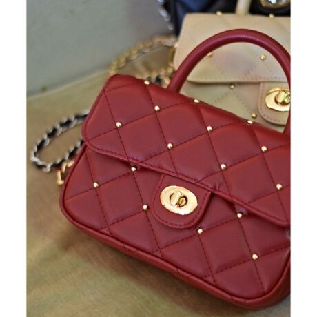 [^ԁF08501106]s؂₩ȃ`F[ƃX^bYgX^CÕANZgɂȂIU[LebhnhobOz₷RpNgȃTCYLeBOHɂ^ꂵɂfC[IP[W܂őΉł؂₩ŕîfUCLeBOH{U[ŃGKgɎĂANVJȃnhobOBVѐŜX^bÝAɏTCYɂ鎖ő@ׂ߂Ai̗ǂۂɎdグĂ܂B؂₩ȃ`F[Xgbv͎OłAV_[obOANX{fBobOƂĂgp\BX}[gtH܂ݍzAobOwʂɂ̓J[hނ[łAEg|PbĝŁATuobOɂoł܂BobO̓́AubN̗nɉfhXeAIWivg̃|PbgtBtbvJƂɂƌӏȂfUCĂ܂BItBXł̃`AFlƂ̃JWAȂoA܂͓ʂȓ̃p[eBX^CɃX^COāAlXȃV[Ŋ􂵂܂Bfޕ\ʂɂ̓X[X̃XvbgU[gpĂA_炩ȎGƌ򊴂͂łBLeBOH{ŁAi^ꂵɂȂĂ܂BƖ̊֌WɂAۂFČꍇ܂B܂Ap\REX}[gtHȂǂ̊ɂA኱iƉ摜̃J[قȂꍇ܂B