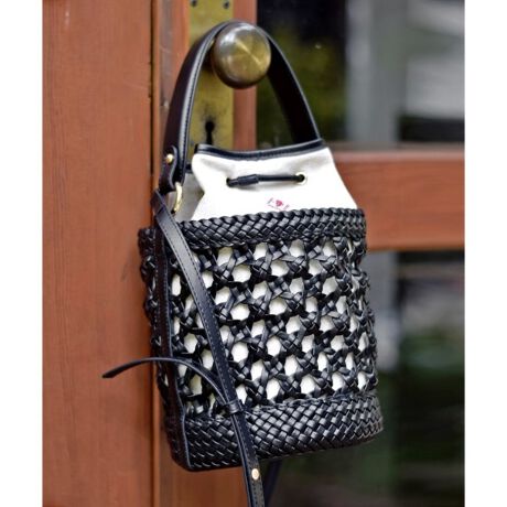 [^ԁF08501107]y3WAYŎgIꂽX^Cy߂A҂݃U[bṼoPbgobOzghӂ郌U[bVfނ̃oPbgobOLoXnCubh3V[YgfUCV[ɍ킹đIׂnhƃXgbv胁bV́AEl҂݂ŃoPbg^ɐ`ĂAʊƃNtg͂̃obOłBbV`LoXfނ̋ВƂ̑gݍ킹lۂAꂽۂɁBobOTCh̃S[h̃ÓAJriɂȂĂAnhƃV_[ꂼO\BJWAȂoɂ̓V_[X^CAItBXʂȓɂ̓nhBgŎ݂ɃX^Cy߂܂B̃LoXn̋В͎OłAD݂ŃJX^}CY\łB|PbgtŎ[ʂ̂ŁARɎʂċВP̂ŃJWAɎ̂fGłBfރbVɂ̓}CNt@Co[gpA_炩ȐGƌyʊBВɂ̓LoXfނgpA悭JWAŃV[YXȃ[hoĂ܂BXł̂oɁAr[`ł̃bNX^CɁA܂Ƃsɂsb^łBX^CbVɎƂłA􂷂邱ƊԈႢȂ̃obOłBƖ̊֌WɂAۂFČꍇ܂B܂Ap\REX}[gtHȂǂ̊ɂA኱iƉ摜̃J[قȂꍇ܂B