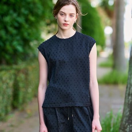 [^ԁF08583004]yJbghr[̗̊͂̃VvfUCzJbghr[̗̊؂₩ȃTefށZbgAbvp\{g̃VGbgI΂ȂVvȃfUCobNX^C̃AVg[Ȗ|CgɂȂA̓IȃWJ[hn̖͂ăVvȃVFgbvɎdグ܂Bɂt`X[utF~jYȂACɂȂ镔Jo[Ă܂BpcɂXJ[gɂ킹₷AEGXgC₷ƂgɂȂĂ܂B{głꂢ߂ɂJWAɂR[fBl[g\łAfނ̃Chpci085|64022jƃZbgAbvŒp邱ƂŁAp[eB[V[ɂΉłLC߂ōxȃX^CɁBfޕ\̂Tex[XɃJbghr[{̂悤Ɏ{̊AɂȂʊ̂fށBӏȂ̂\ŃCgɎdオĂ܂BTbƂGŁAWPbgCꖇ܂ŃV[YXɒ钅Sn̗ǂ͂łBXgb`ăVɂȂɂAƒł̐󂪉\ȃC[W[PA|CgƖ̊֌WɂAۂFČꍇ܂B܂Ap\REX}[gtHȂǂ̊ɂA኱iƉ摜̃J[قȂꍇ܂B