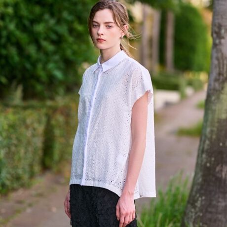 [^ԁF08583003]yEHbVuI1ŉfGuC_[[XVczNtgYGuC_[[XSʂɎ{AƂVGbg̃VcB܂ƑOĂɂ͖ñRbg[gpAŜ̈ۂ߂Ă܂BÂ}fUCŁA䗃dĂ̑OĂɂtAƂۂɁBCM[wfUCoAAEgăpcƍ킹ĂACăXJ[gƍ킹Ăy߂܂BfލGڂ̃GuC_[[XfނgpBRbg[x[XɁASʂɃJbg[NhJ{Ă܂BSʎhJȂ\tgȕŁAʂǂ₩ȑfފłBꂩ̋G߂ɂ҂̈ꖇłB̃VćA@Ő􂦂EHbVudlŁAȒPłBfUCƋ@\˔ACeƂāAtẴ[h[uɂ߂łBƖ̊֌WɂAۂFČꍇ܂B܂Ap\REX}[gtHȂǂ̊ɂA኱iƉ摜̃J[قȂꍇ܂B