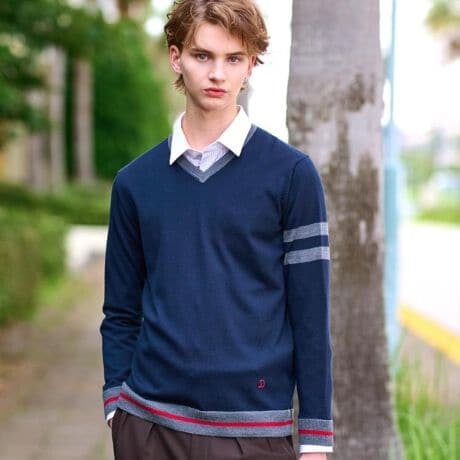 [^ԁF08614211]szF|CgVlbNvI[o[t􂢉\Ăk݂ɂقǂ悢ŃCi[ƂĂ􁜃E[L̏_炩ƏiȌ򁜂|Cgx[VbNȃfUCVlbNvI[o[ɁAzF̃ANZgꖇłBVlbNȂ̂ŁAVcƏd˂ăC[hX^Cy߂܂Bn͔ŒcꂵɂAAE^[̉ɂ蒅pł܂B܂AuhCjV̎hJAT߂ȂoĂ܂BfނɂĎgpĂ̂́AI[XgAÝuGNXgt@CmE[vBт̒iKŖhkH{ꂽgĂA󂵂Ăk݂ɂȂĂ܂B̉HɂAE[{̂ӂ芴Ɣ򂪕ۂĂ܂BVN̂悤Ɋ炩ŏ_炩AhXeAȂł̗͂ǎȒԑfނłBƖ̊֌WɂAۂFČꍇ܂B܂Ap\REX}[gtHȂǂ̊ɂA኱iƉ摜̃J[قȂꍇ܂B