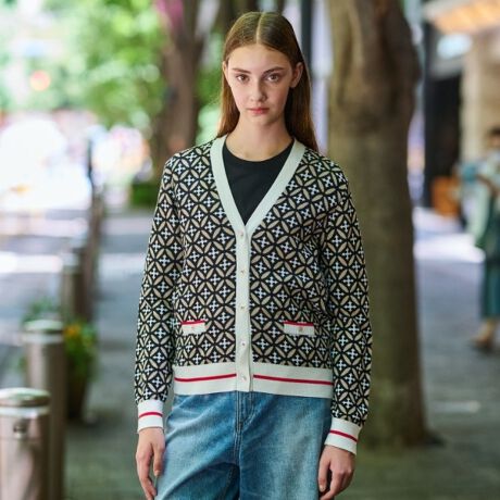 [^ԁF08534004]ylC̃J[fBKVFoIzIWiWJ[hŕ\ACRjbNȃjbĝ̃CEɂKxȓHDɏd󂷂VlbNJ[fBKG߂̕ςڂɊ􂷂邳ƉHD₷VlbNJ[fBKBhXeÃACRuI[o[bvT[Nv`[tWJ[hjbgŕ\XyVȃACeBx[WƂ3F̃WJ[hɑu₩ȔuANZgɂȂĂ܂BIWĩShJ|CgɂAgX|[eBȕ͋CBIWĩStgpAʊ̂1ɎdグĂ܂BfލהԎ̃Rbg3{QAQɂ邱ƂŃLCȖږʂɎdグĂ܂BщHȂAxƂB̂̃CEɂc݊ƓKxȓȂA\tgŒ₷dオƂȂĂ܂BƖ̊֌WɂAۂFČꍇ܂B܂Ap\REX}[gtHȂǂ̊ɂA኱iƉ摜̃J[قȂꍇ܂B