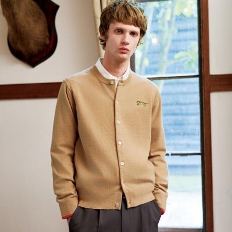 [^ԁF08614015]s^CK[hJf郉EhJ[jbgJ[ftێfUCŃCi[CɂJ[fBKȂp^[݌vG߂Ŋ􂷂ACeE[̂悤ɏ_炩ȕyĔɂSn񌳂܂ł{^𗯂߂邽߁ACi[I΂SĒpł܂B͒߂̂Ȃ݌vŁAƂ݂̂h܂BOĂ̗ɂ̓OOe[v̗pA݂邱ƂŌ^h~B̃^CK[hJ̓IWifUCŁAhXeAȂł͂̓ʂȈꒅɎdグĂ܂BfރANEiCE|GXe▭ȃoXŃuhBE[̂悤ɏ_炩A`N`NȂKȔG܂BȂ߂炩łƂƂ͗ǎAgɂ҂Byē₷߁AꖇŕLX^COy߂܂BƖ̊֌WɂAۂFČꍇ܂B܂Ap\REX}[gtHȂǂ̊ɂA኱iƉ摜̃J[قȂꍇ܂B