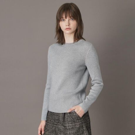 [^ԁF08514006]yCi[ɂꖇɂIJWAɒl̃jbgzRbgɃJV~uhԊ􂷂lC̑fށgbvJ[Ƀgݍ킹@ׂȃJ[WJRpNgłȂAĝ̃CEȂX[Xҁ葾߂̋܂ɃLCɉ悤ɐ݌vꂽN[lbNJWAŒ₷fUCBăJWAȃfBe[gݍ킹邱ƂŁAGKgADRESSTERIORȂł͂̃jbgɎdグĂ܂B RpNgȃTCYŃWPbgWAL~s[X̃Ci[ɃXbLƒp܂B Chpc{[̂XJ[gɍ킹̂XXB񂵂₷X^CȎNxグĂACełBfޑ@ے̒ȂɃJV~uhĖaтɃv[eBOBX[X҂œKxȓoA炩ȃ^b`ɎdグĂ܂BȂƃJV~̉gbvJ[Ƀgݍ킹A@ׂȃjAXJ[ɎdグĂ܂BRbgx[X̃NA[ȕ\ʊŏHtɂĒԒp܂BƖ̊֌WɂAۂFČꍇ܂B܂Ap\REX}[gtHȂǂ̊ɂA኱iƉ摜̃J[قȂꍇ܂B