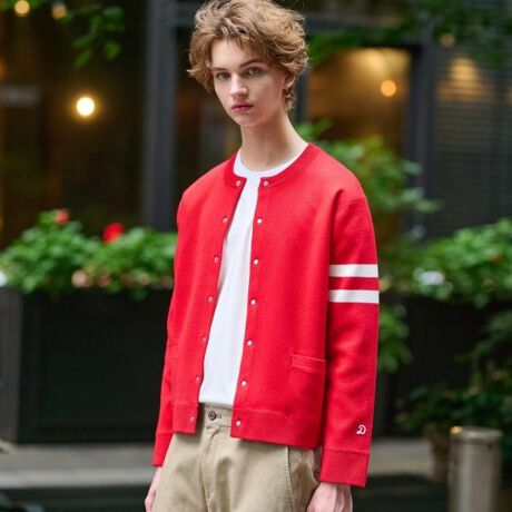 [^ԁF08614007]sA[CfIAE^[głXibvJ[fBKjbgtǂȃX^Cɂ킹₷fUCƂnŃWPbgɂ􁜃J[fBKł͒iŐꂽdオ聜E[~ANŕۉƌy₩𗼗X[X҂݂̗pAӂƂ̃jbgɎdグĂ܂Bڂl܂Ă邽߃n^ꂵɂAAE^[oŒp\Bɂ͔zF̃A[C{AgbhX|[ceCXg̃ANZgvX܂BAE^[ƂĂACi[ƂĂgnCubhȃfUCŁAG߂ɂ̓R[g̉ɒ~hAE^[ƂĂ߂łBfރJV~̂悤ȎGmE[gpBׂ₩ȌƏ_炩ȕŁAȂ߂炩łƂƂG肪łBAN邱ƂŌyʉAԂ̒płɂdグĂ܂BƖ̊֌WɂAۂFČꍇ܂B܂Ap\REX}[gtHȂǂ̊ɂA኱iƉ摜̃J[قȂꍇ܂B