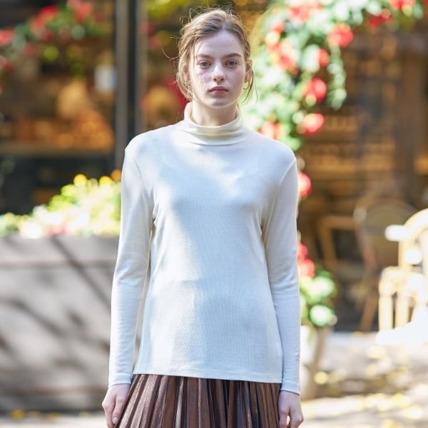 インナー使いに最適しっとり暖かな保湿素材】タートルネックプル